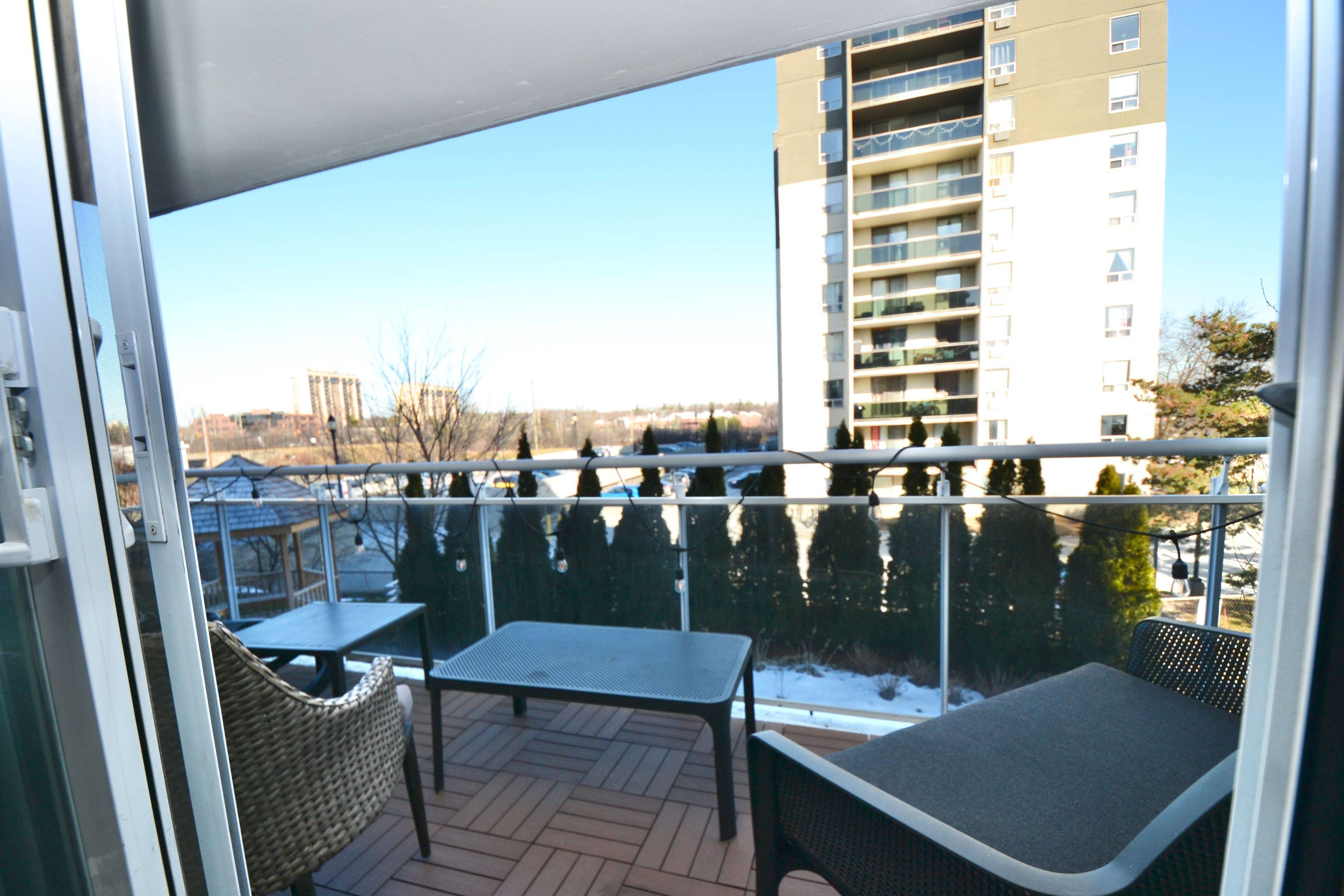 Oakville, ON L6H 2R5,1071 Queens AVE E #205