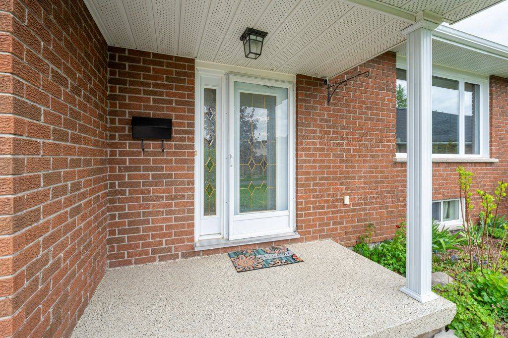 Peterborough West, ON K9K 2A3,38 Clearview CT