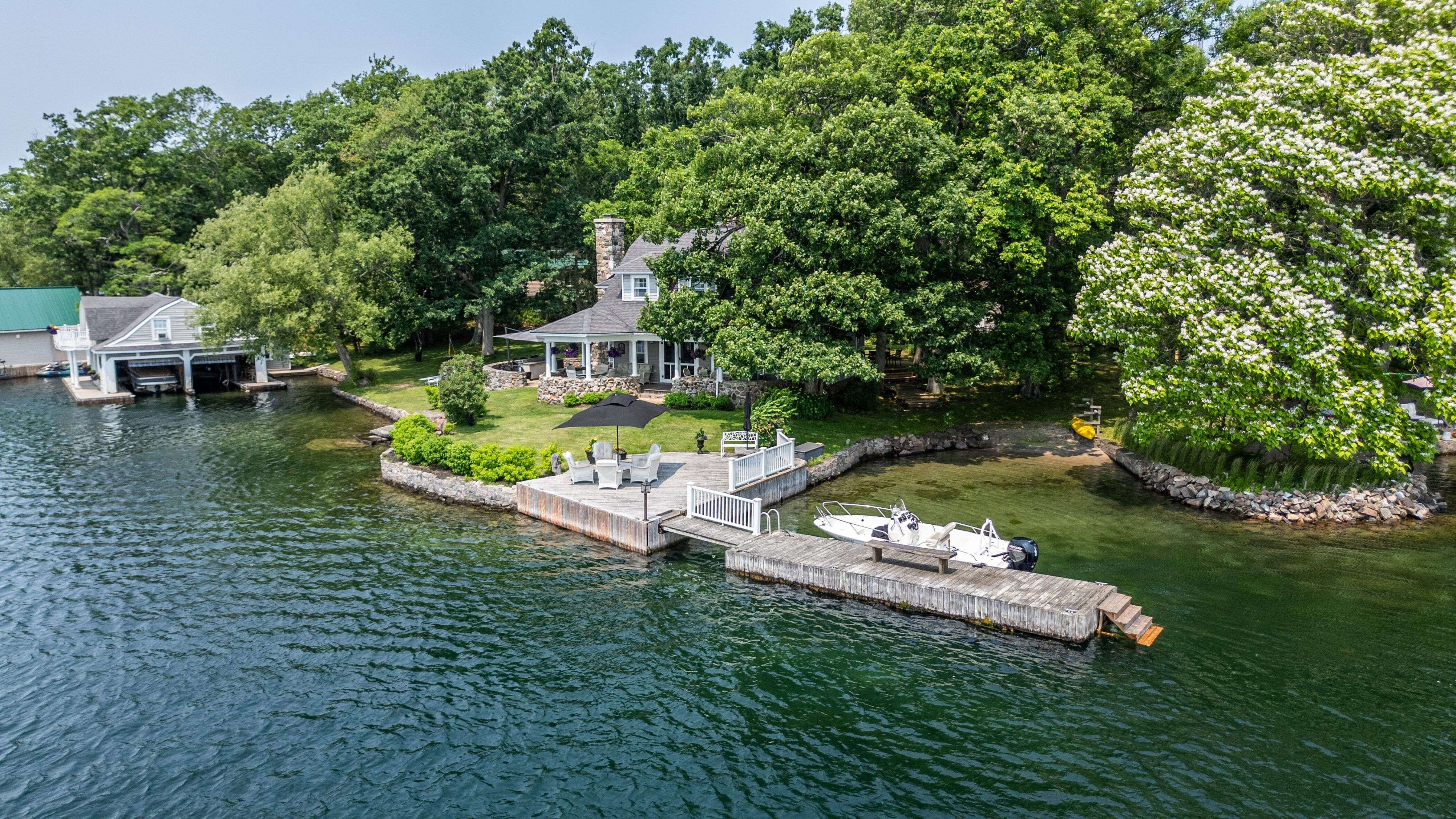 Front Of Leeds & Seeleys Bay, ON K7G 3C9,121 Tremont Park IS