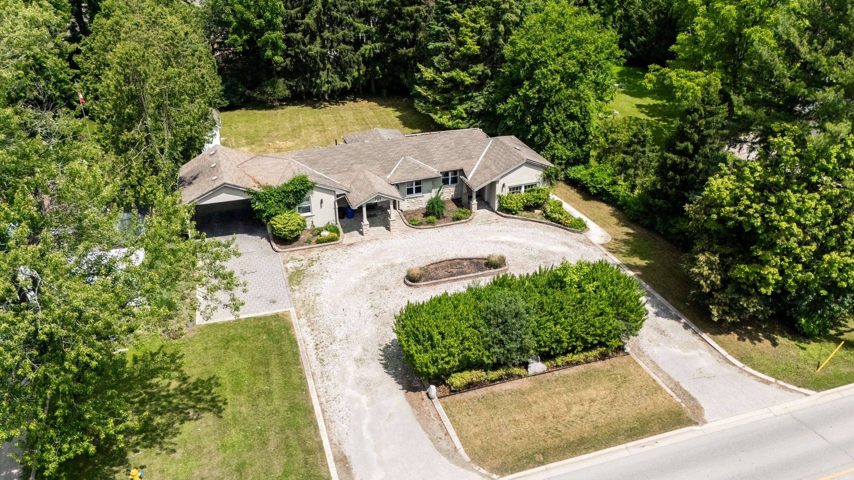 London South, ON N6K 1B6,721 Commissioners RD W
