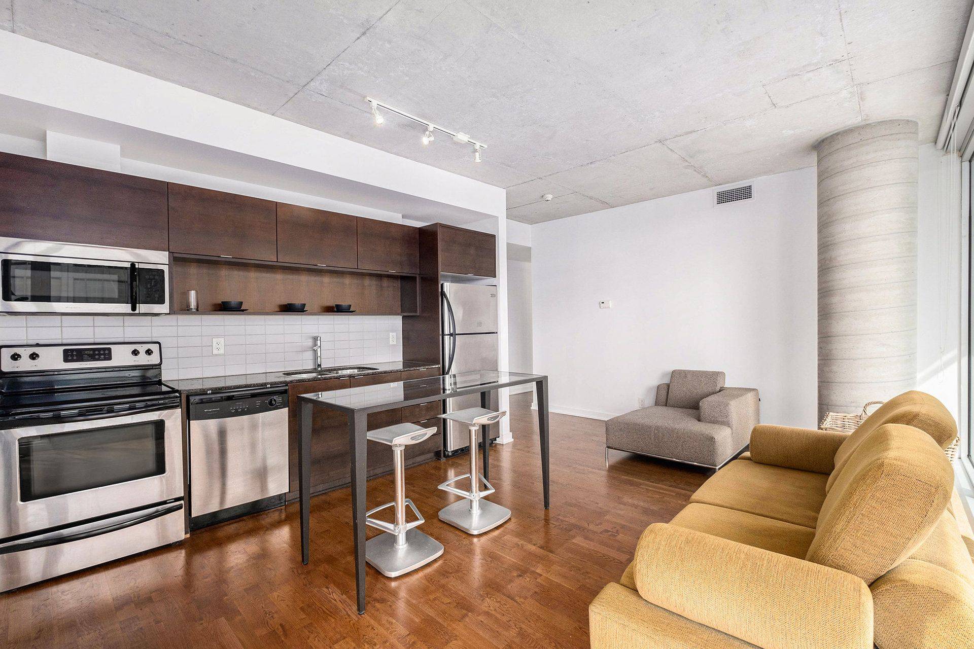 Ottawa Centre, ON K1N 6P6,324 Laurier AVE W #1010