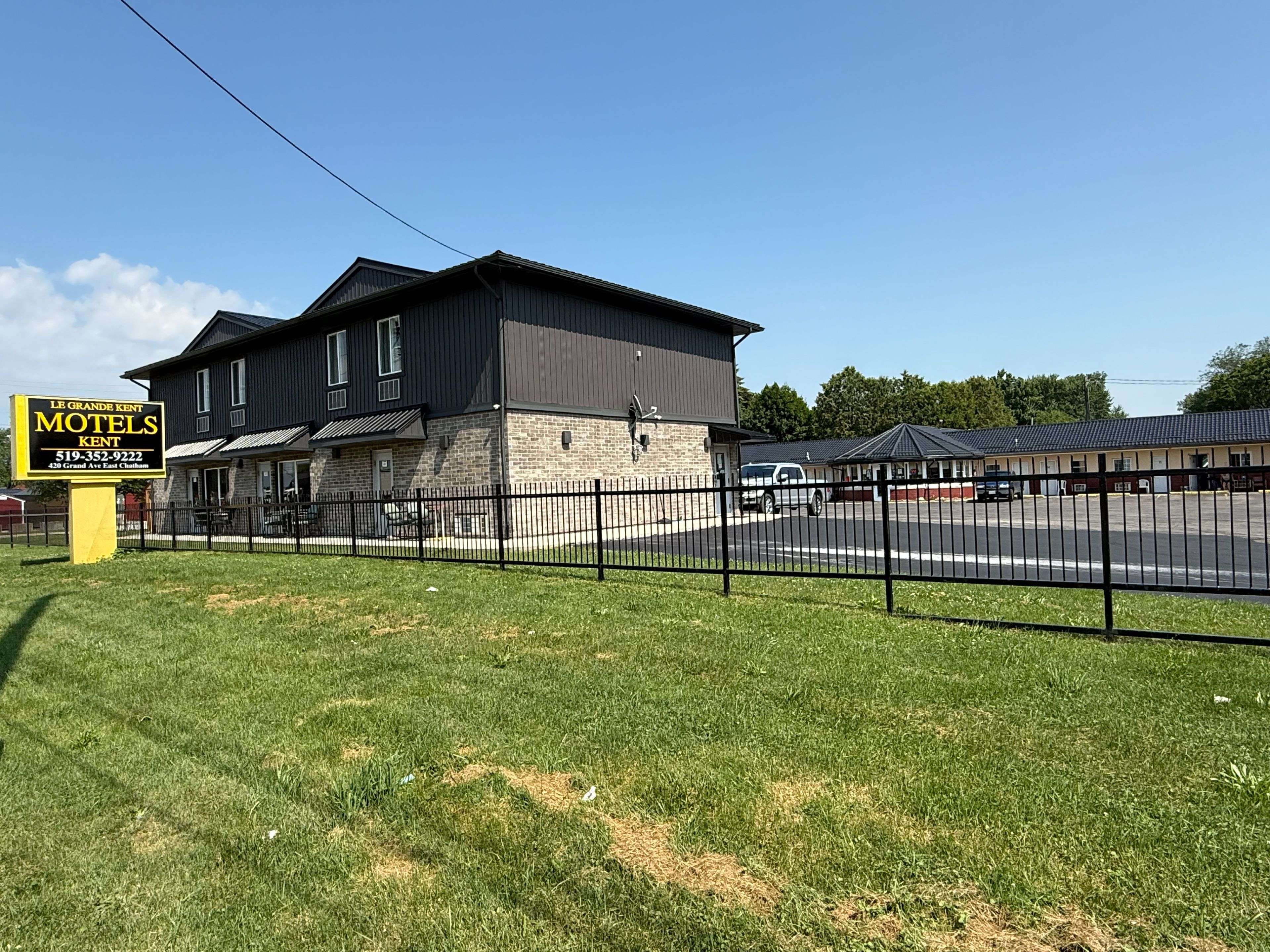Chatham-kent, ON N7L 1X2,420 Grand AVE E