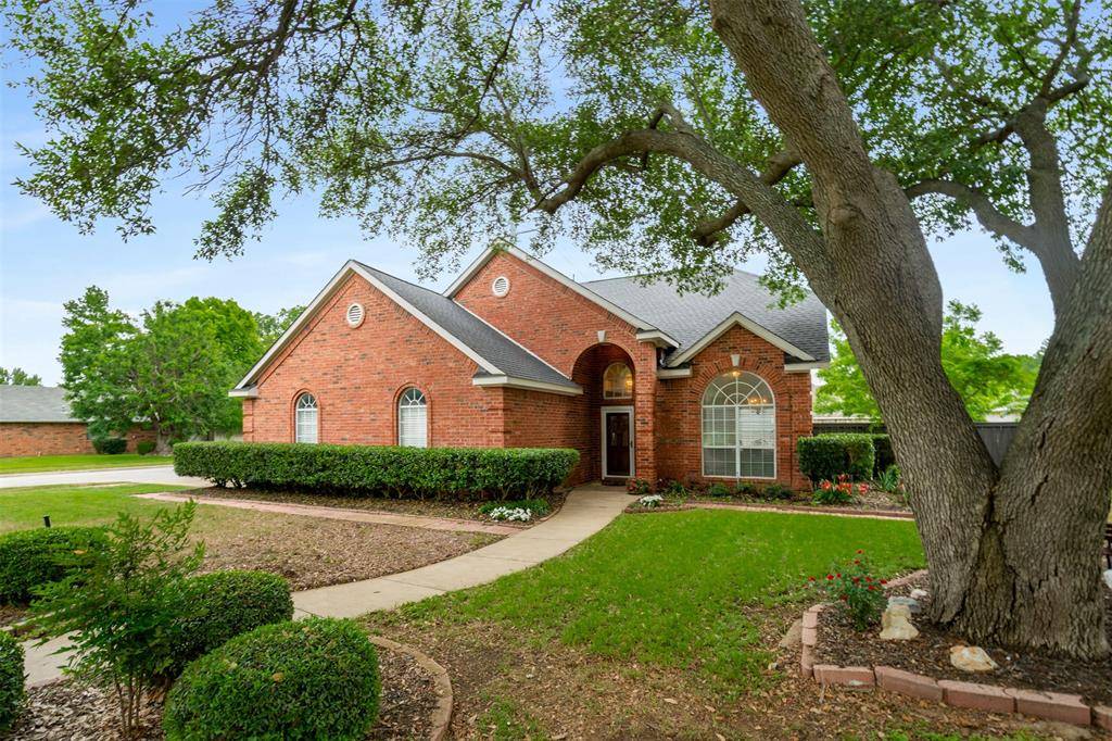 Grapevine, TX 76051,560 Dove Creek Place