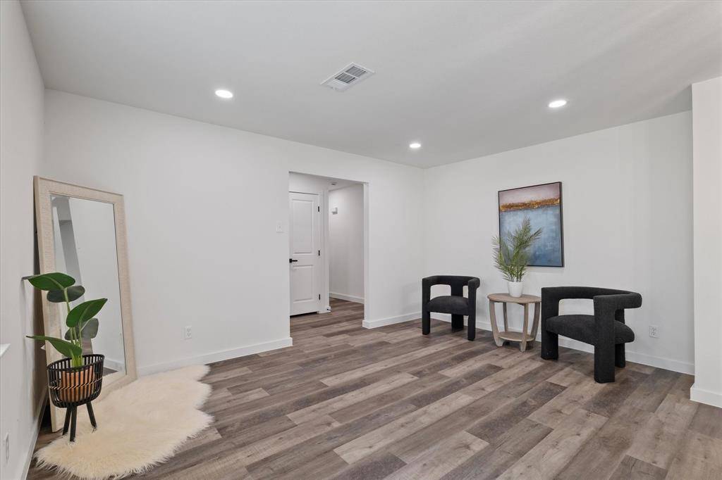 Dallas, TX 75228,5835 Sunnywood Drive