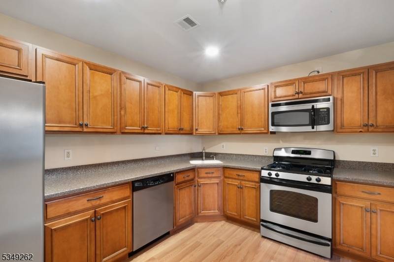 Morristown Town, NJ 07960,119 Village Dr