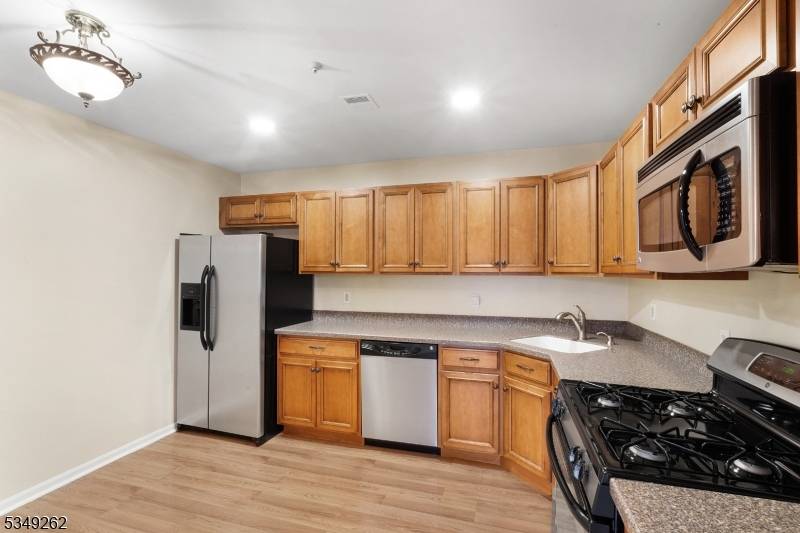 Morristown Town, NJ 07960,119 Village Dr