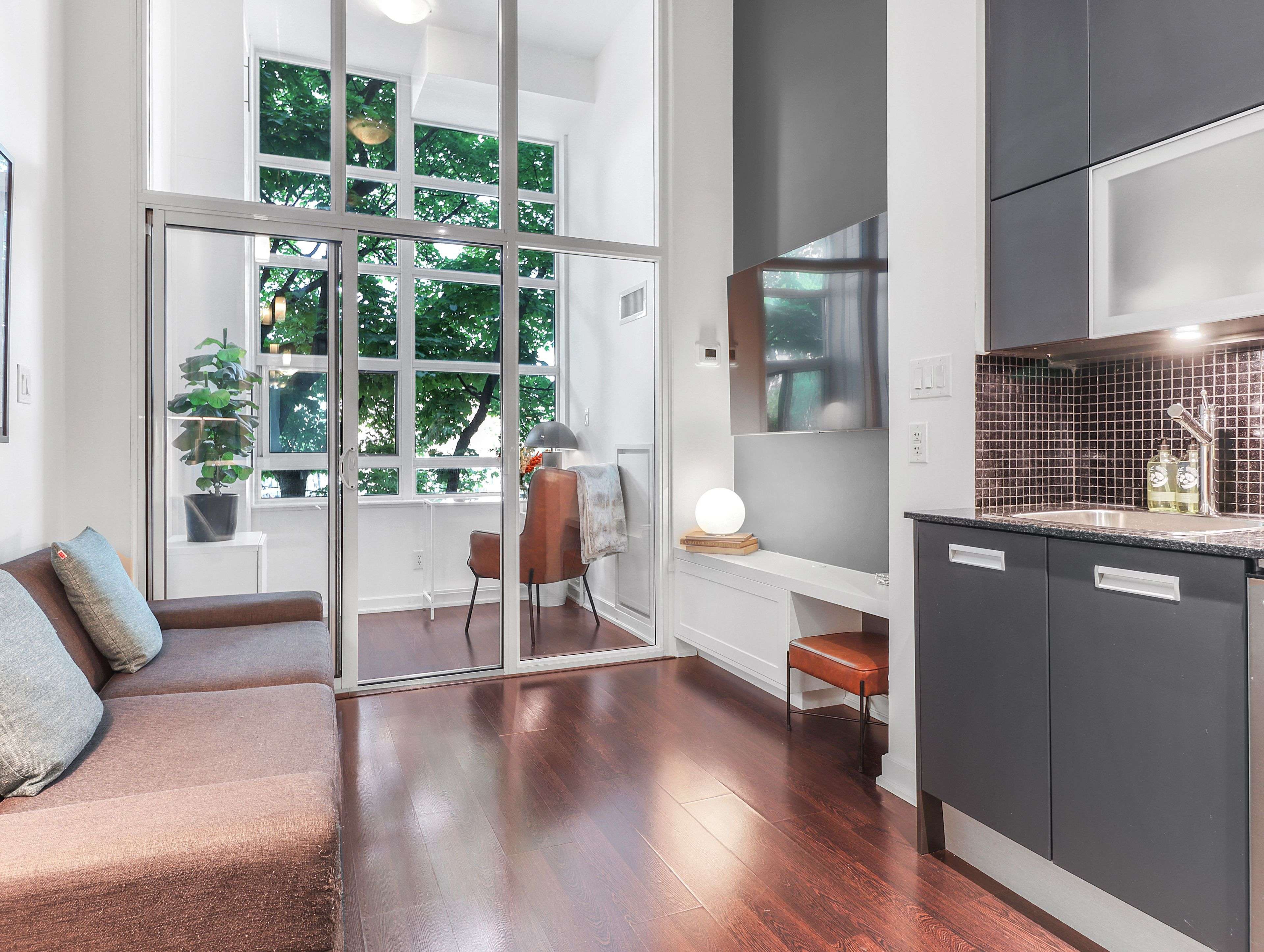 Toronto C02, ON M4V 3E3,380 Macpherson AVE #231