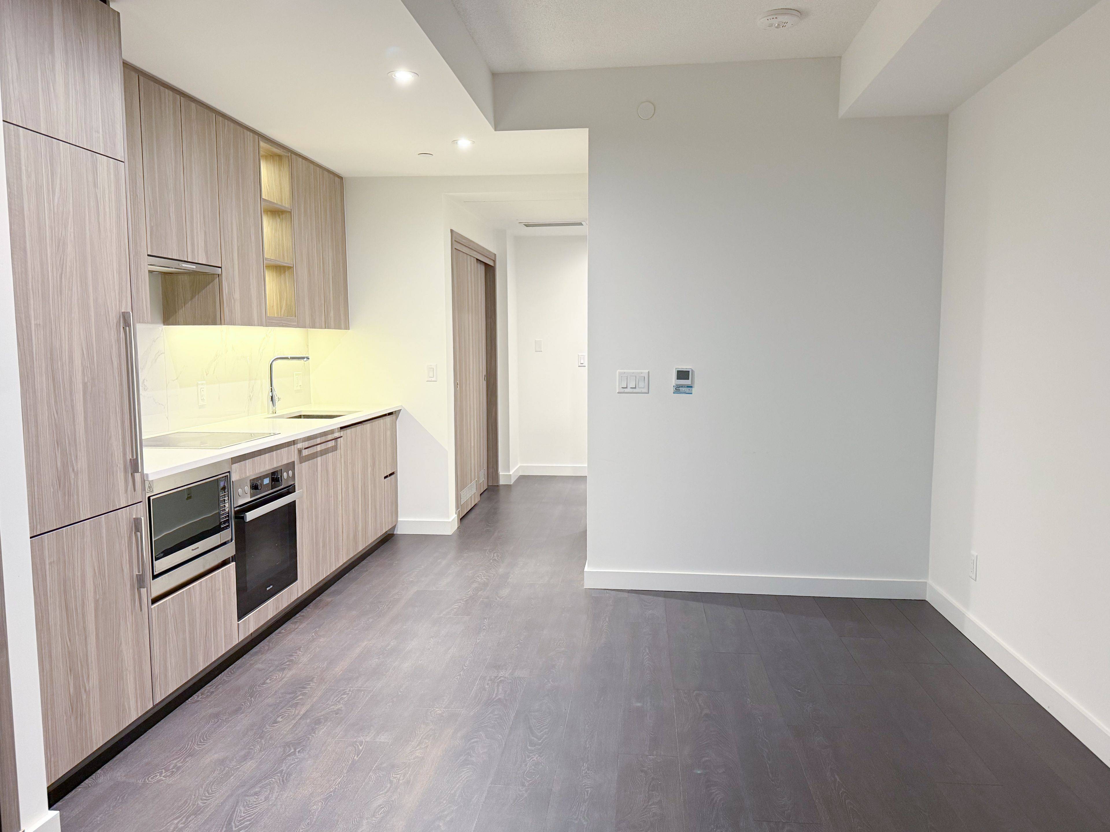 Toronto C15, ON M2K 0J2,25 McMahon DR #805