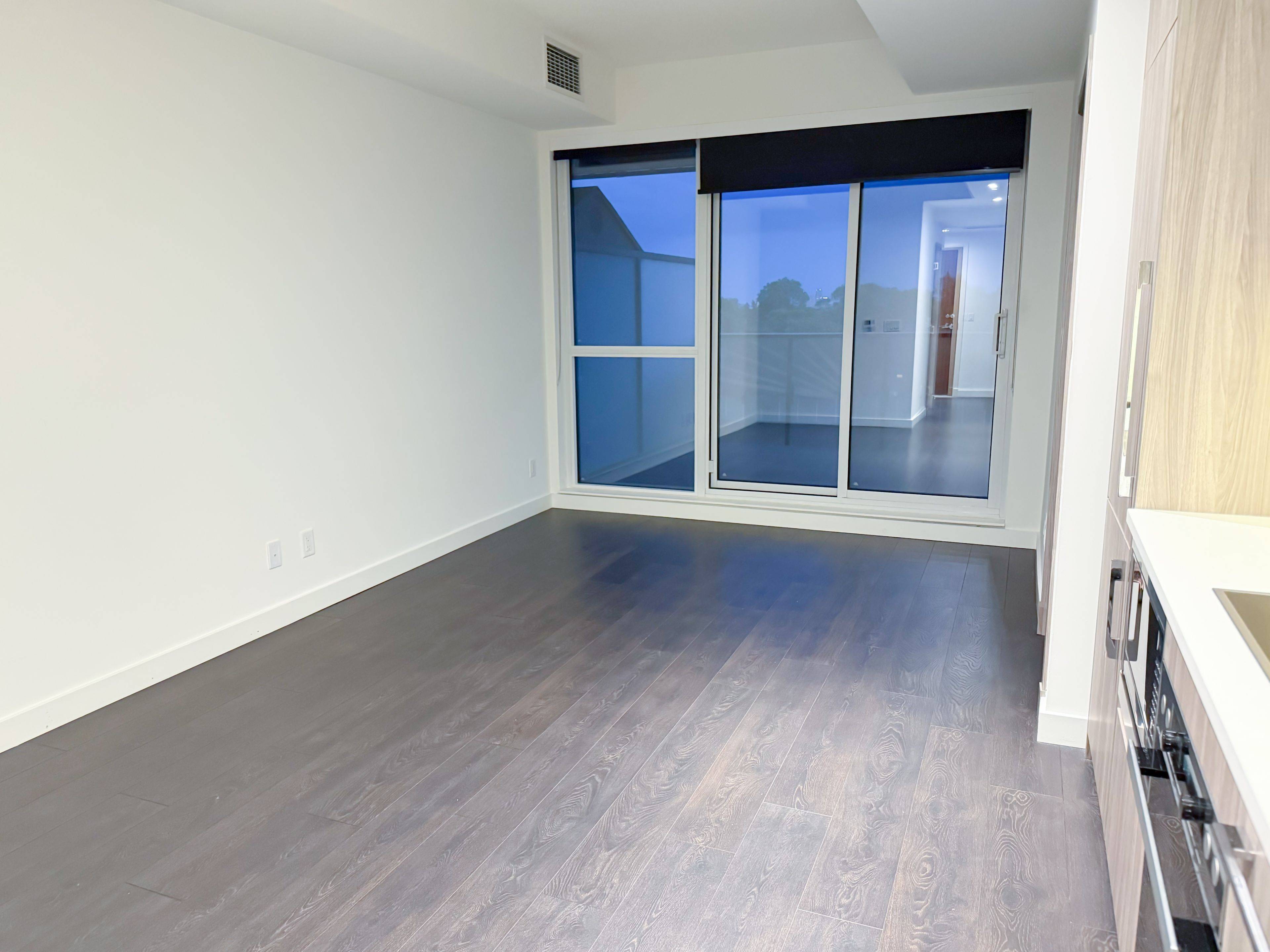 Toronto C15, ON M2K 0J2,25 McMahon DR #805