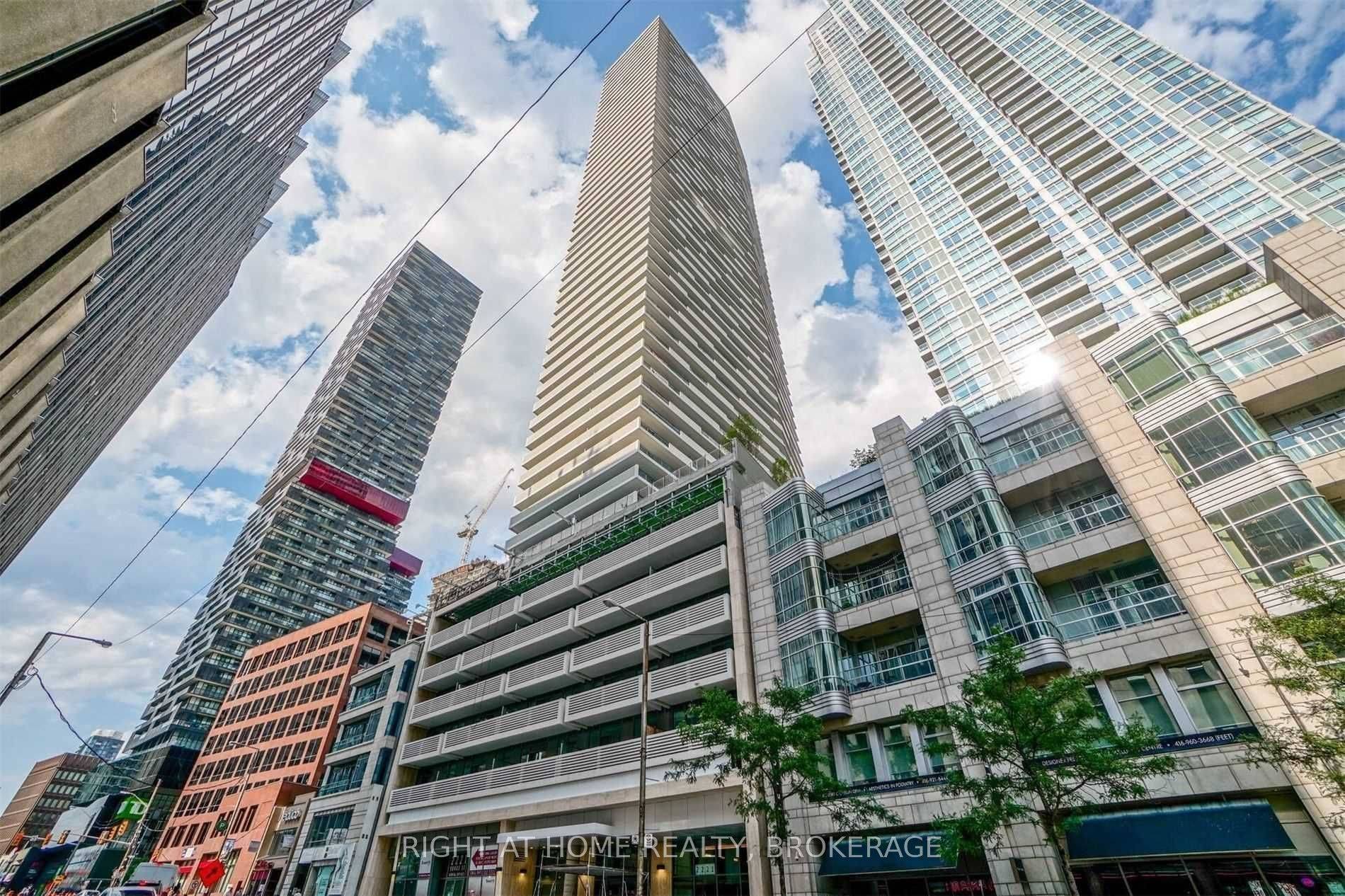Toronto C10, ON M4S 0B8,2221 Yonge ST #613