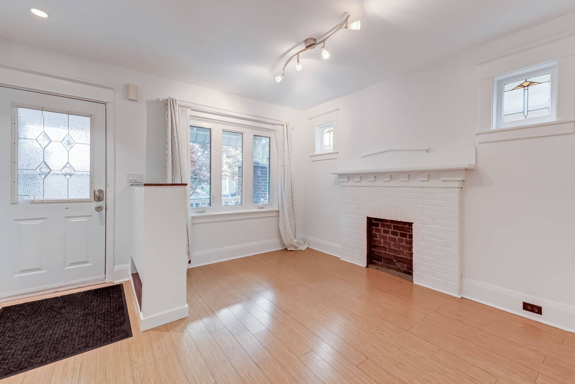 Toronto E01, ON M4M 3C7,154 Leslie ST