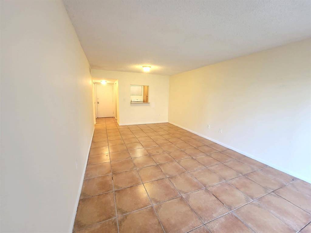 Lauderdale Lakes, FL 33311,3600 NW 21st St #103