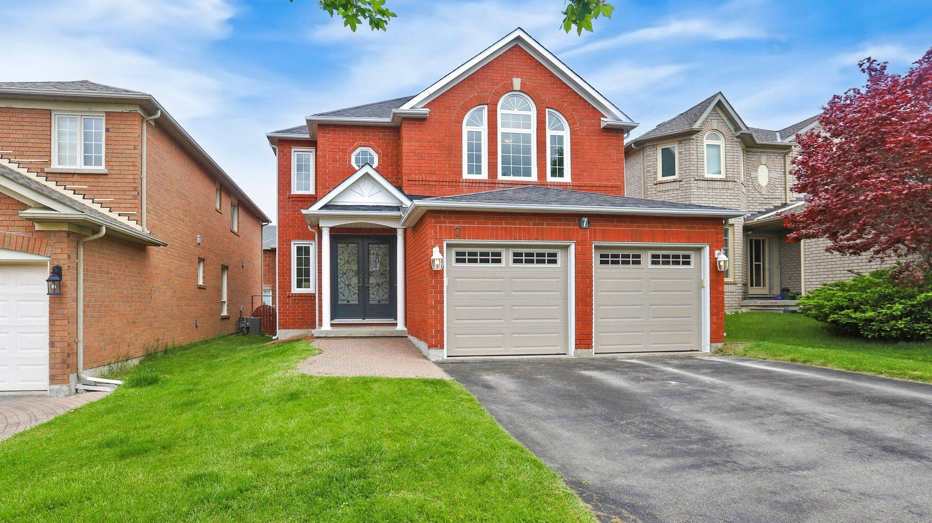 Richmond Hill, ON L4S 1T7,7 Jaguar Gate