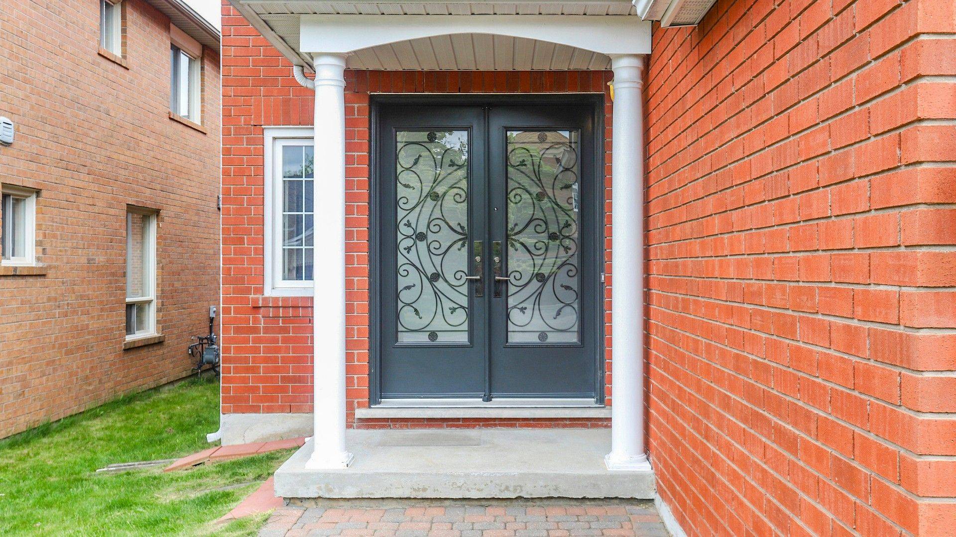 Richmond Hill, ON L4S 1T7,7 Jaguar Gate