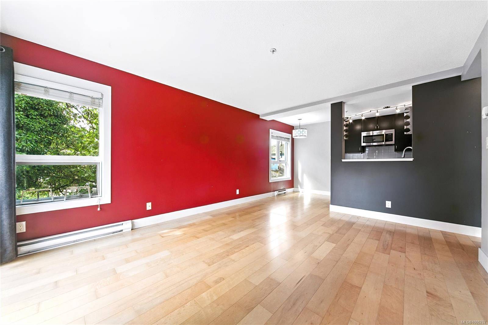 Victoria, BC V8T 4H7,2515 Dowler Pl #203