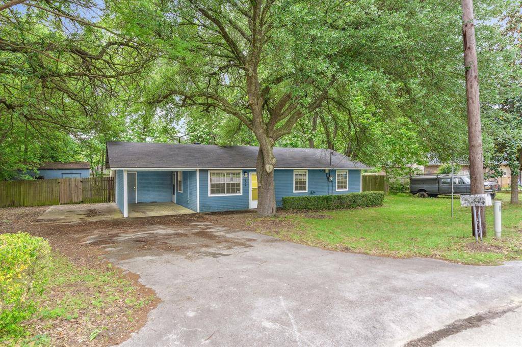 Lindale, TX 75771,204 Half Street