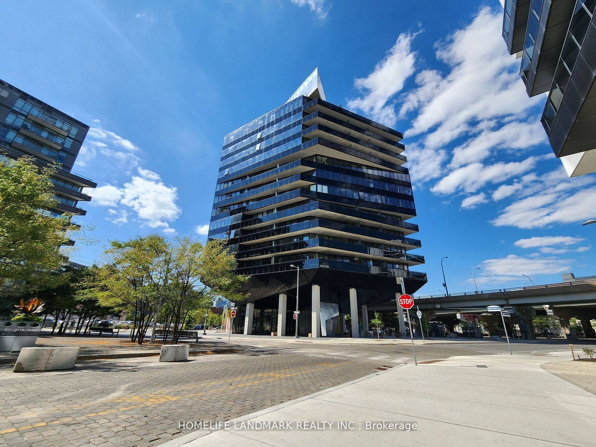 Toronto C08, ON M5A 0T4,21 Lawren Harris SQ #1211