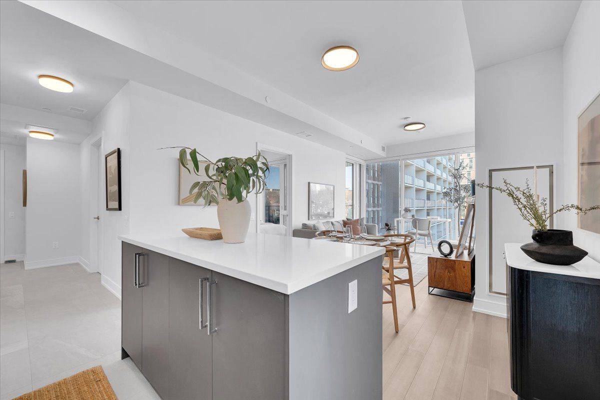 Toronto C01, ON M5S 2H7,664 Spadina AVE #507