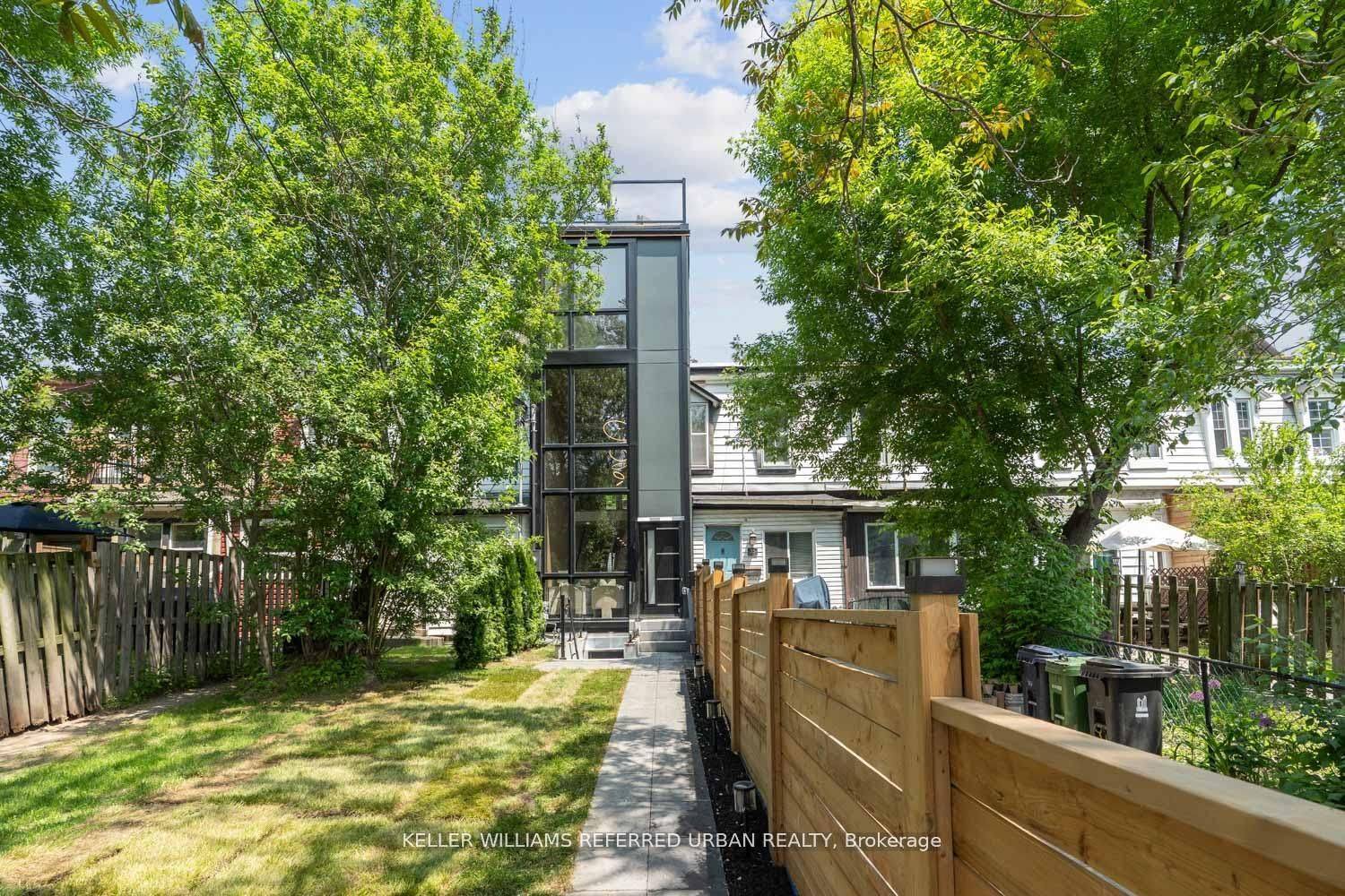 Toronto E01, ON M4M 2B3,37 Blackburn ST