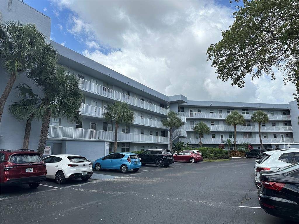Oakland Park, FL 33309,117 Royal Park Dr #1F