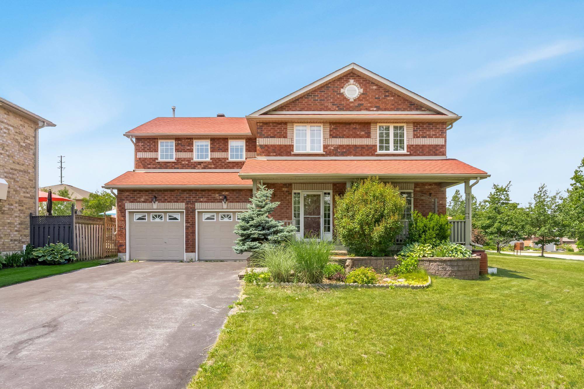 Barrie, ON L4M 7E6,27 Capilano CT