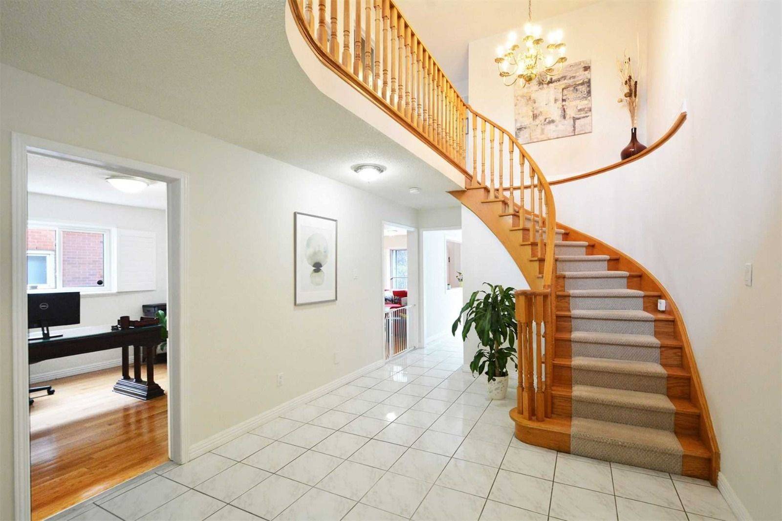 Oakville, ON L6M 1W8,1380 Windrush DR