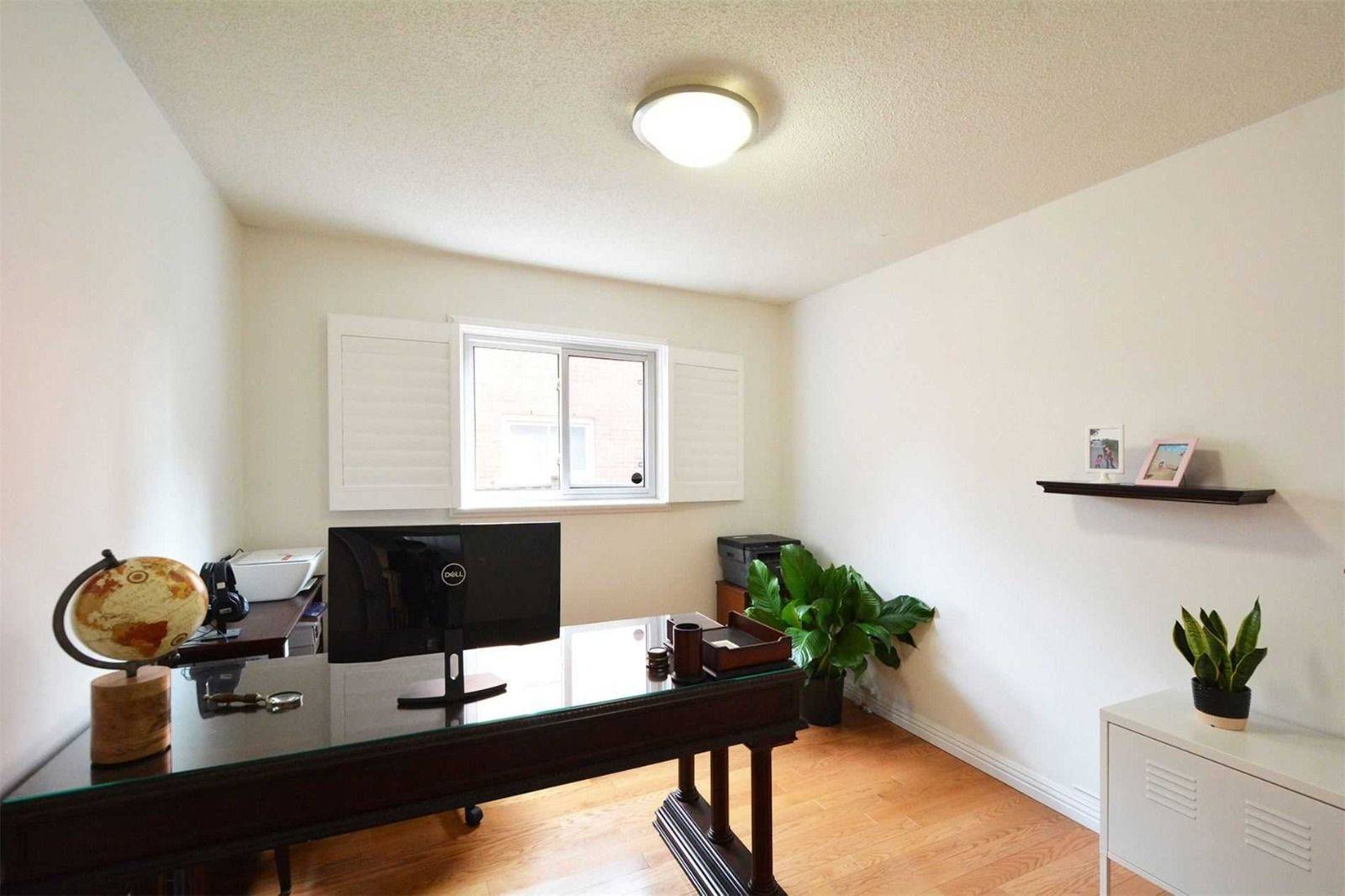 Oakville, ON L6M 1W8,1380 Windrush DR