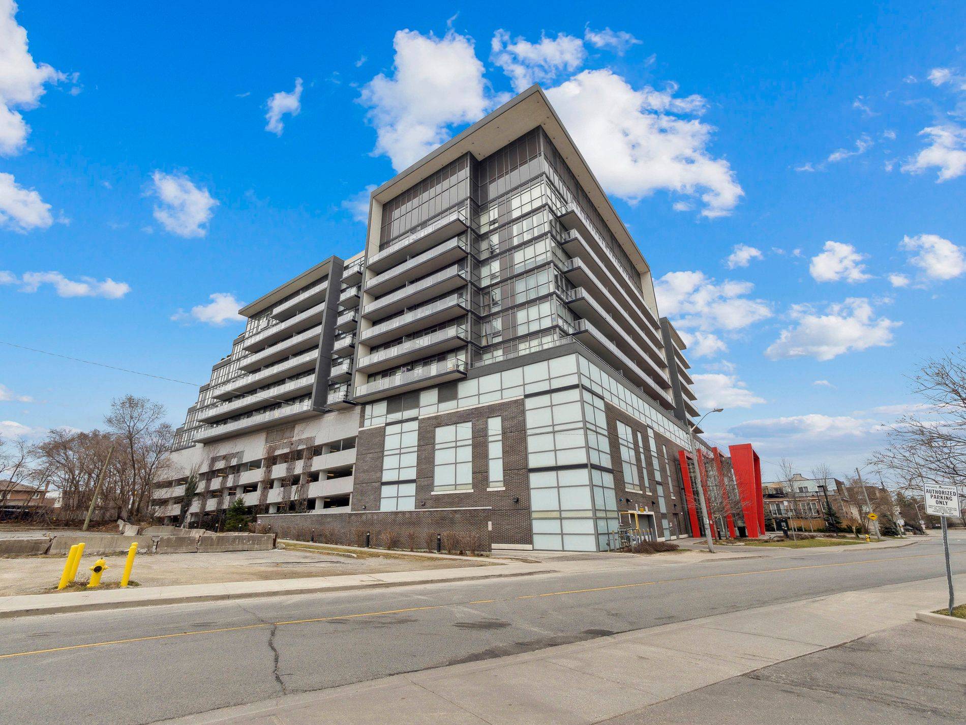 Toronto W05, ON M3M 0B3,15 James Finlay WAY #805
