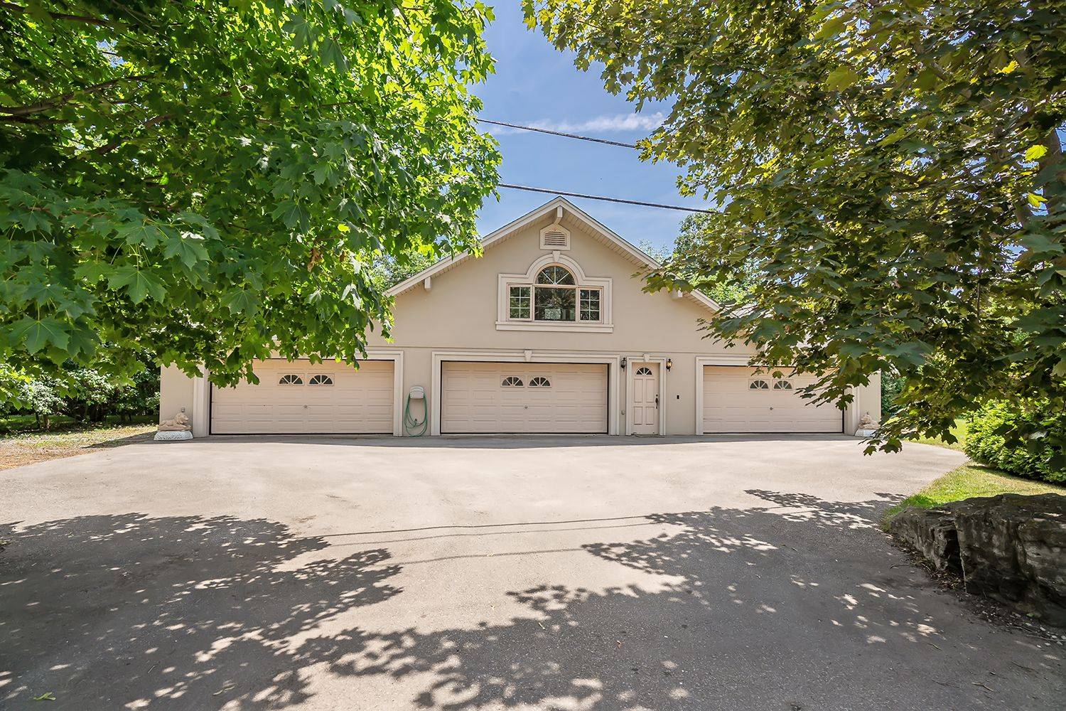 Hamilton, ON L8E 5E9,11 Winona Park RD