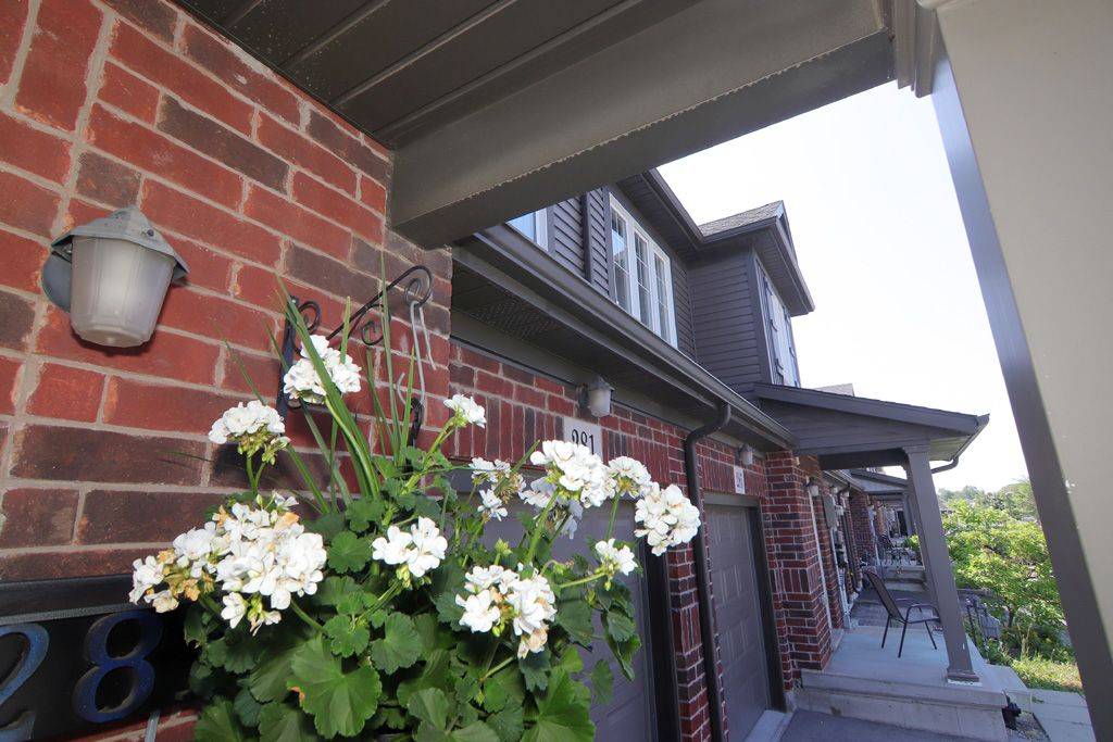 Welland, ON L3C 0C5,281 SILVERWOOD AVE