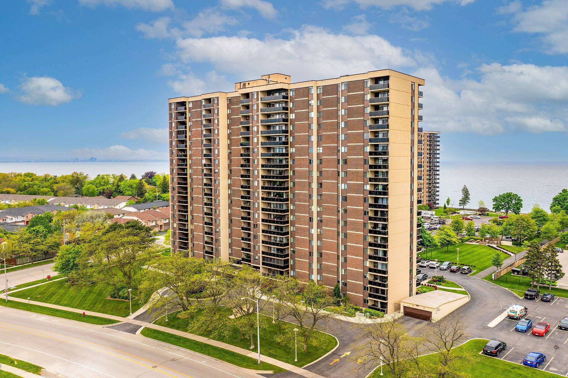 Hamilton, ON L8E 3W6,301 Frances ST #1409