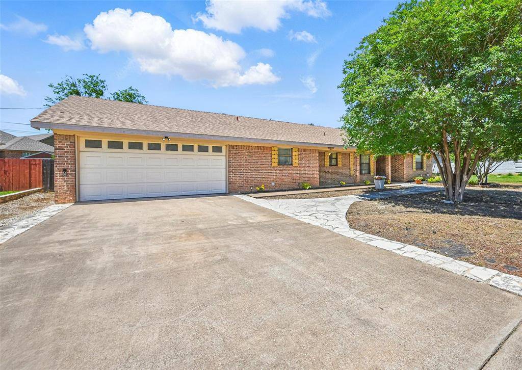 De Cordova, TX 76049,5610 Cuero Drive