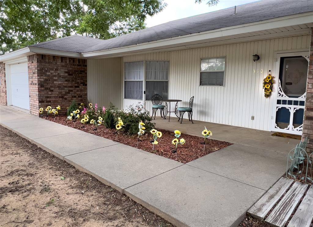 Nocona, TX 76255,310 W Cedar Street