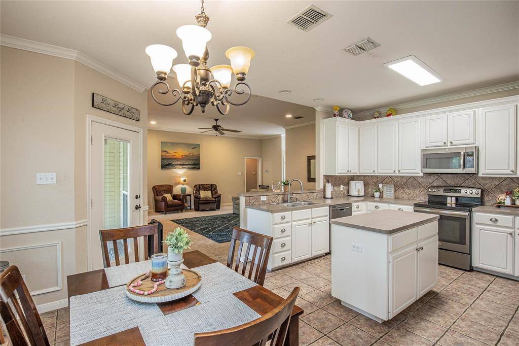 Hewitt, TX 76643,216 Keswick Drive