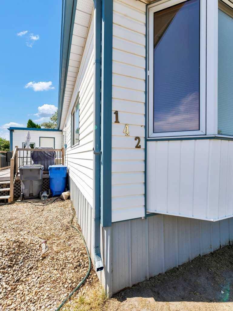 Medicine Hat, AB T1A8A3,142 Anson AVE SW