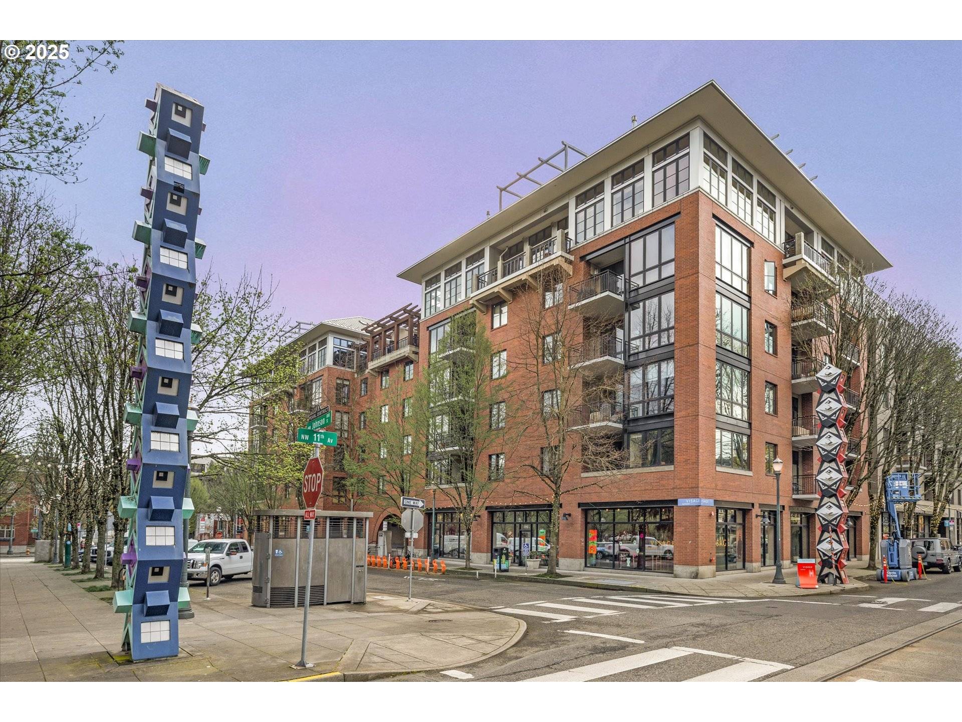 Portland, OR 97209,725 NW 10TH AVE #303