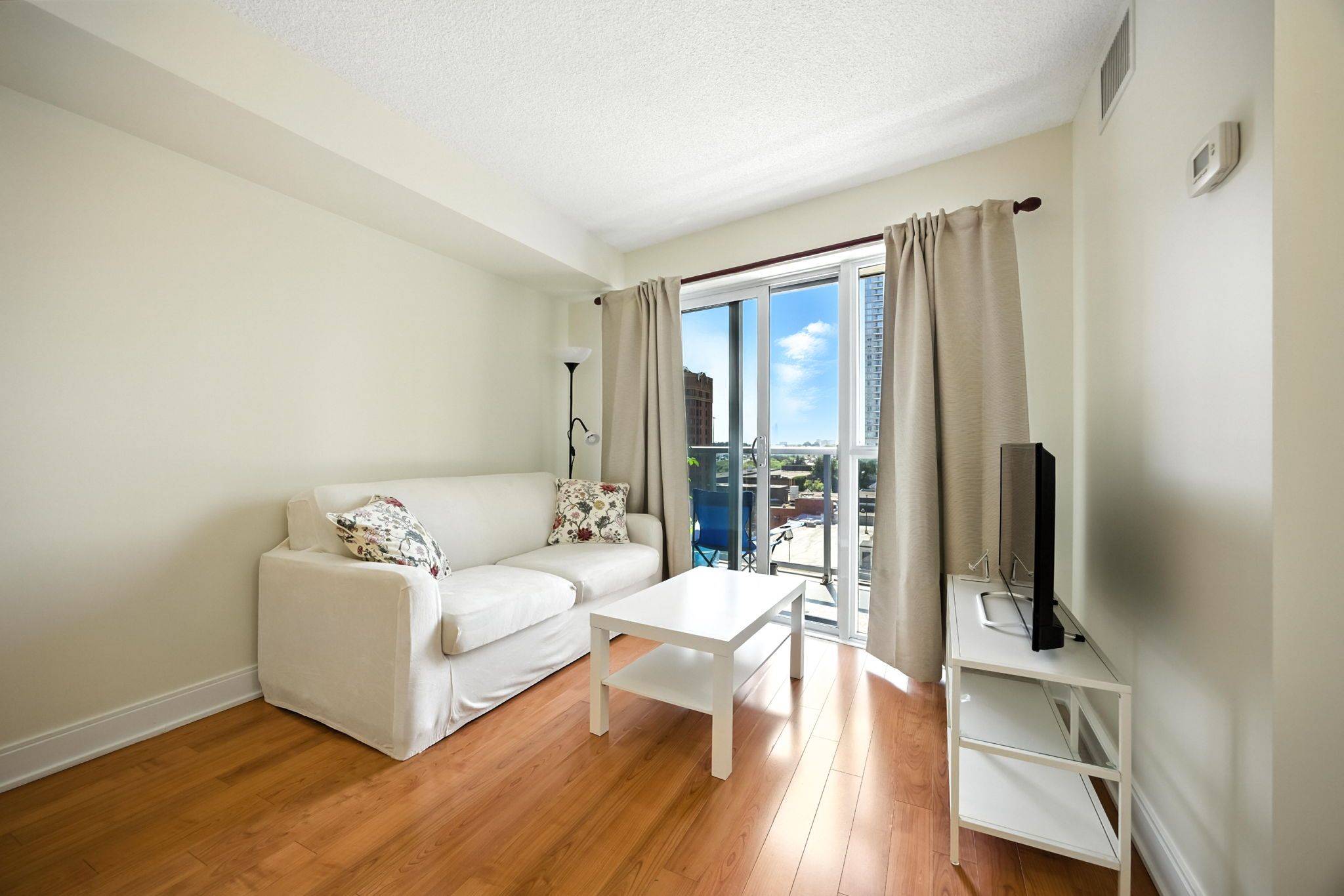 Toronto E07, ON M1S 0G4,135 Village Green SQ #822