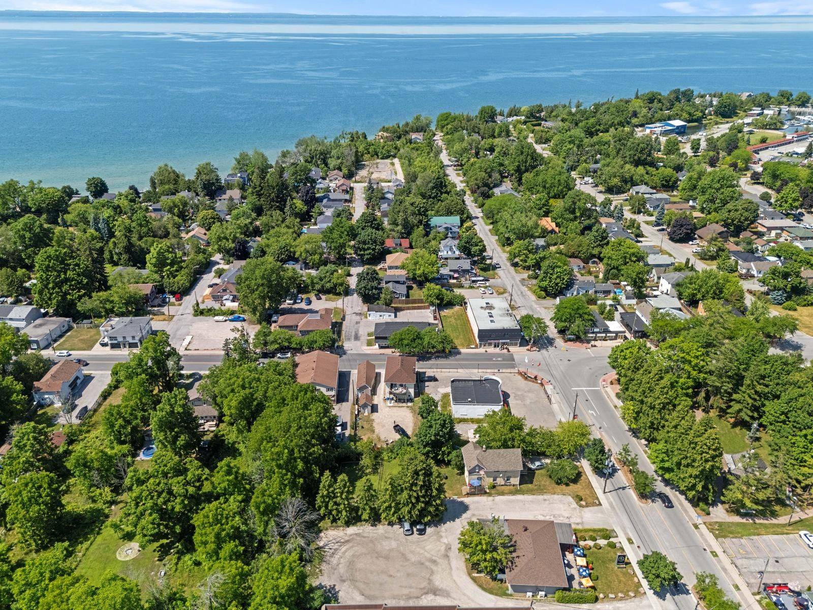 Georgina, ON L0E 1L0,930 Lake DR E