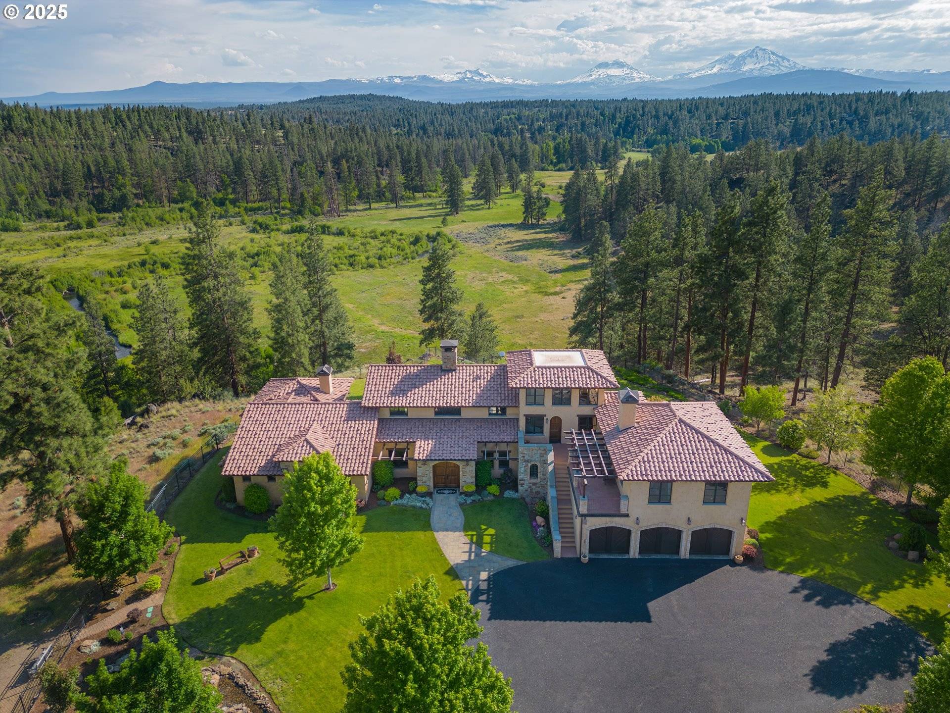 Sisters, OR 97759,16465 Suntree LN