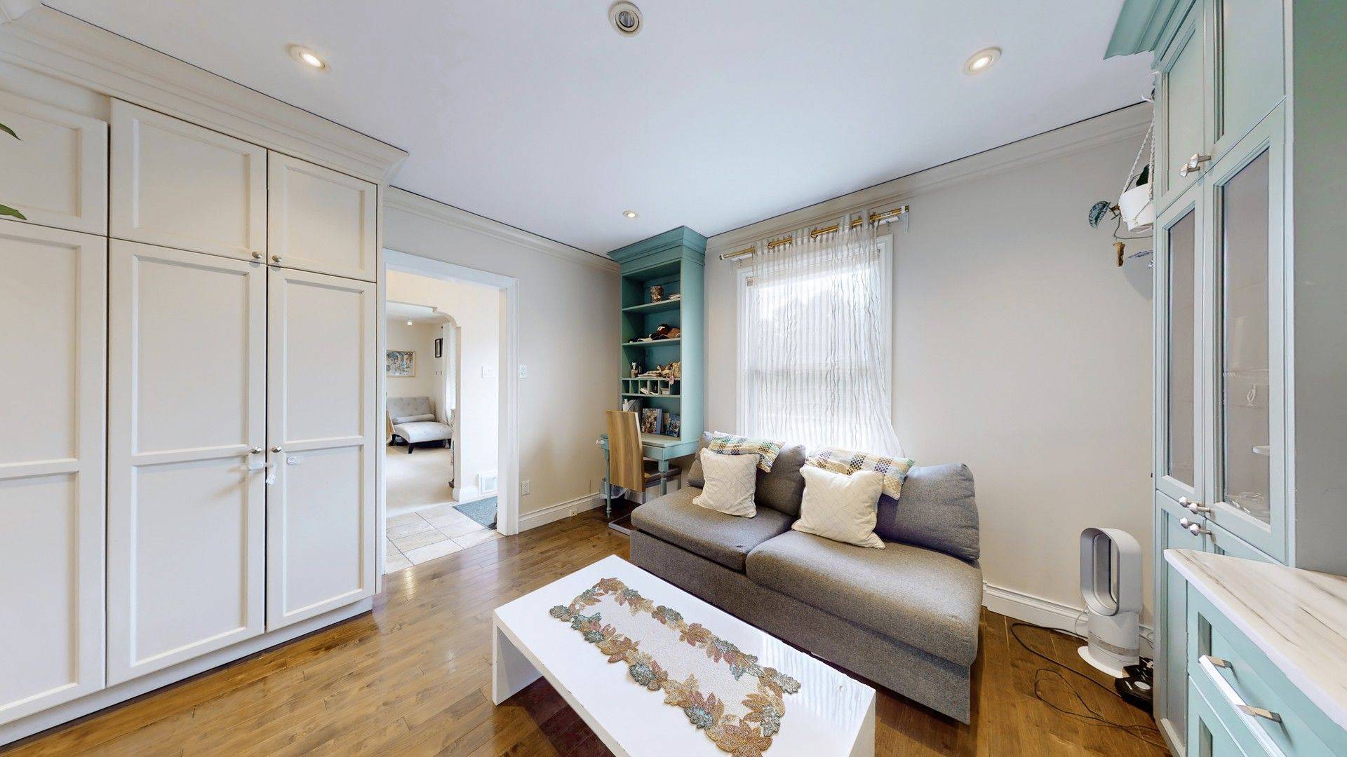 Toronto C14, ON M2N 5E4,17 Calvin AVE