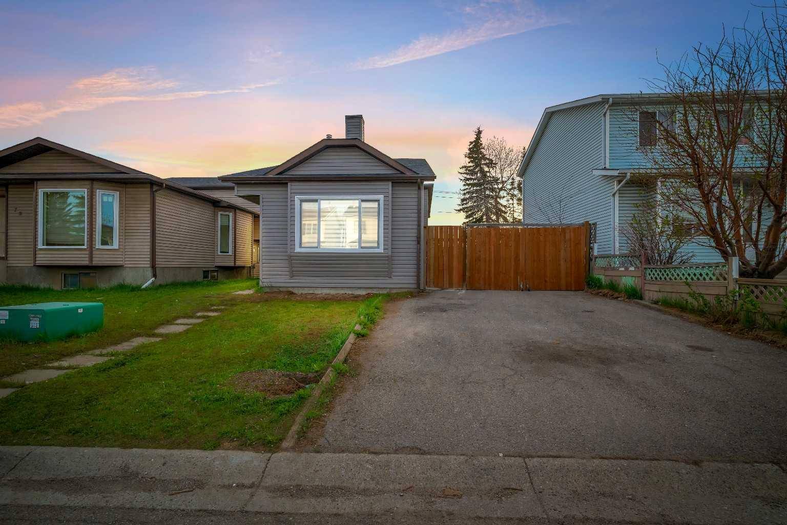 Calgary, AB T3J 2Y8,81 Falmere WAY NE