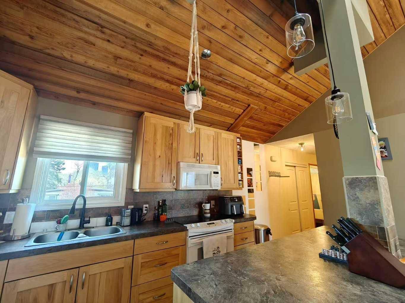 Calgary, AB T2E 1B5,123 13 AVE NE #6