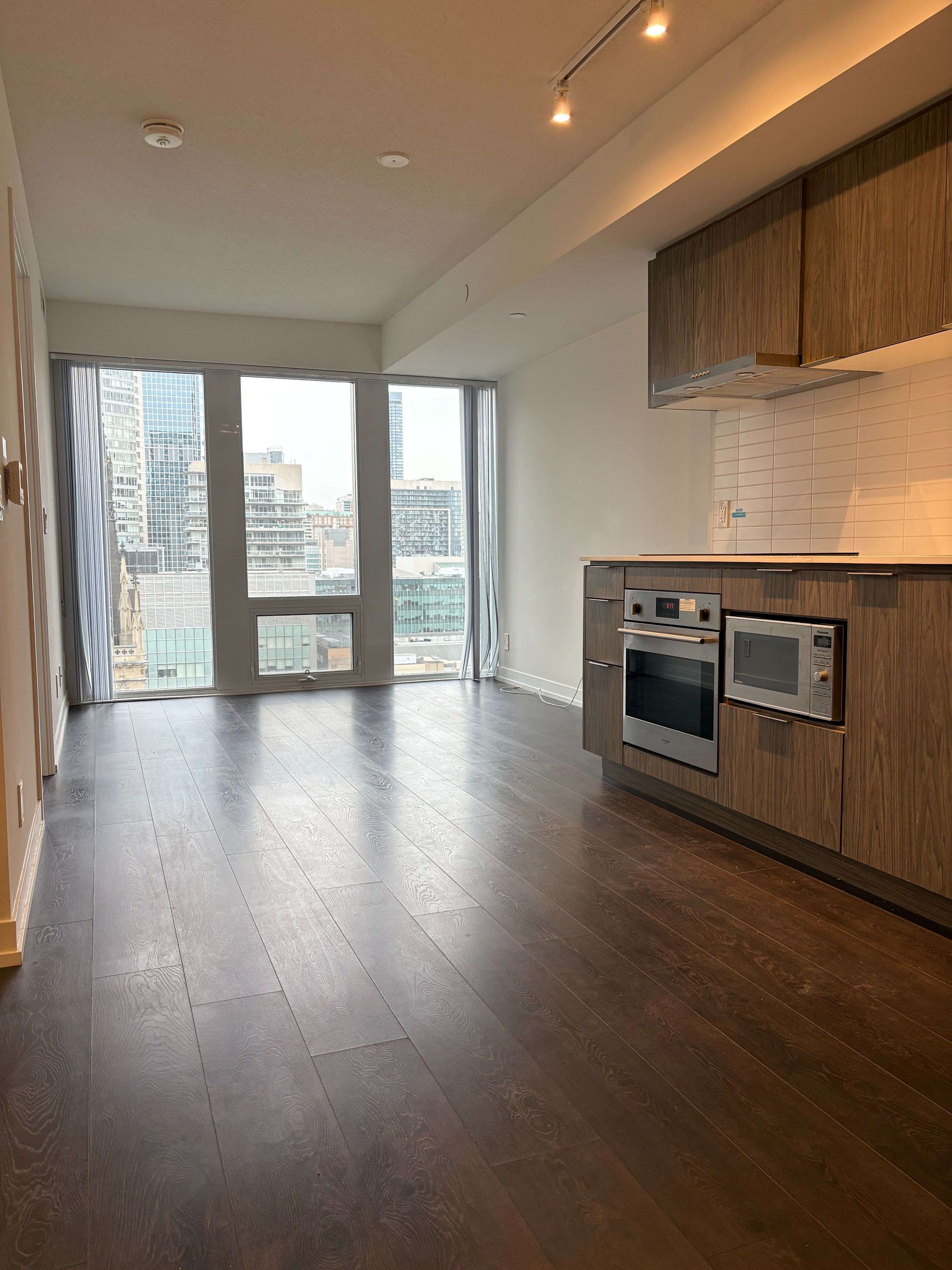 Toronto C08, ON M5B 1A8,60 Shuter ST #2007