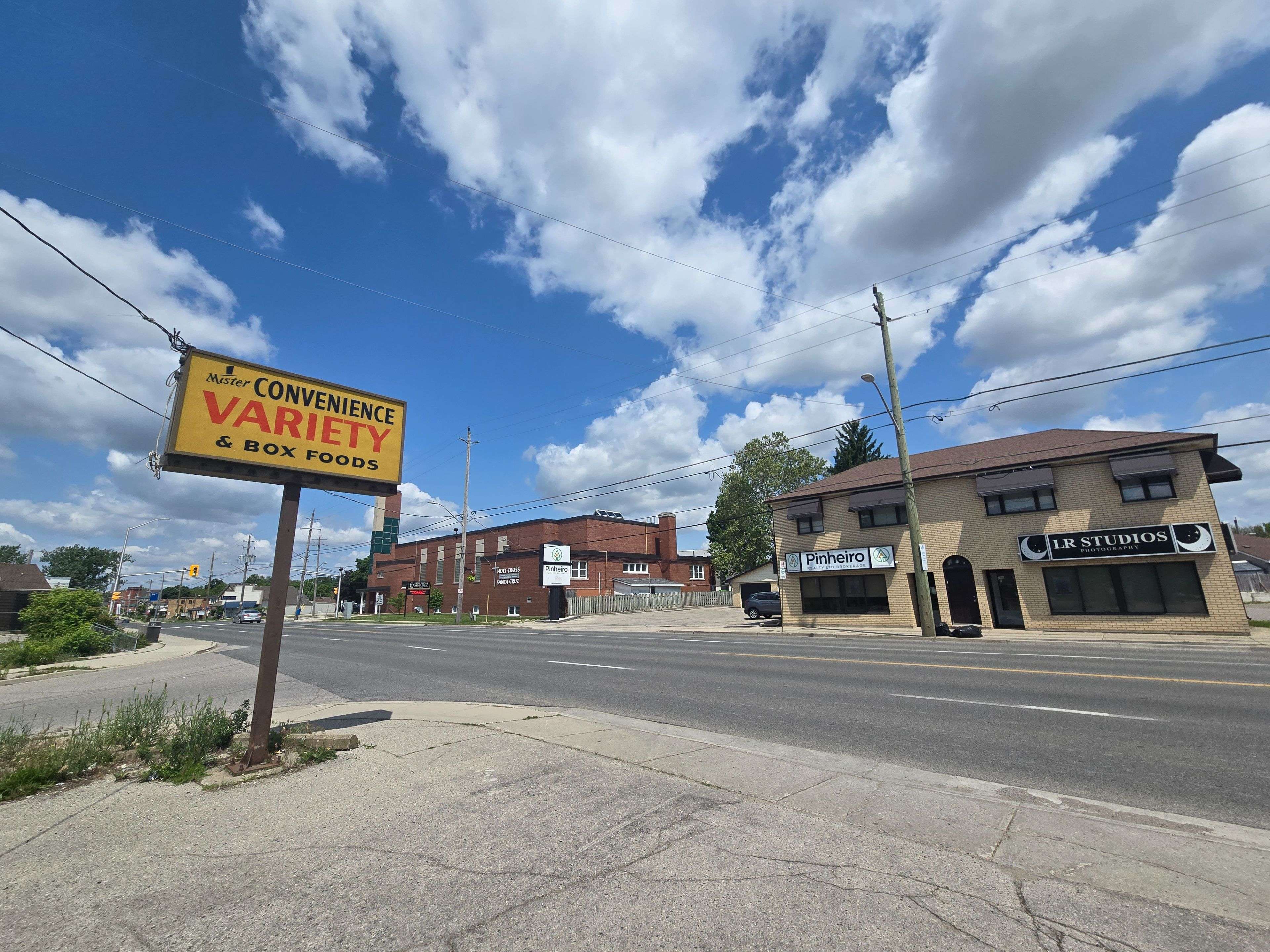 London East, ON N5Z 1T5,693 Hamilton RD