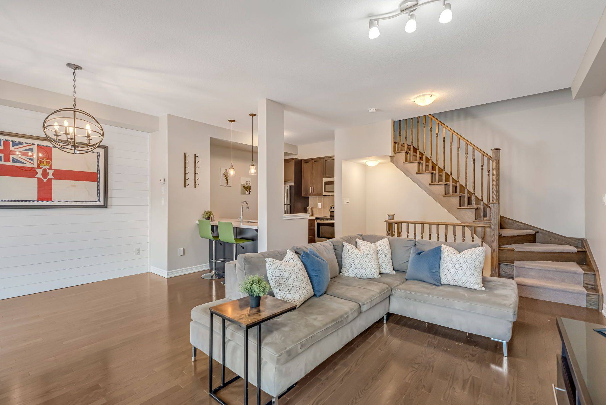 Hamilton, ON L8B 0X2,215 Dundas ST E #27