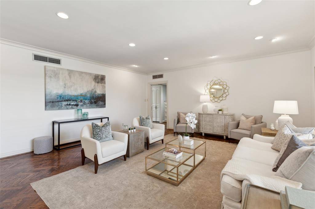 Dallas, TX 75225,6126 Averill Way #207W