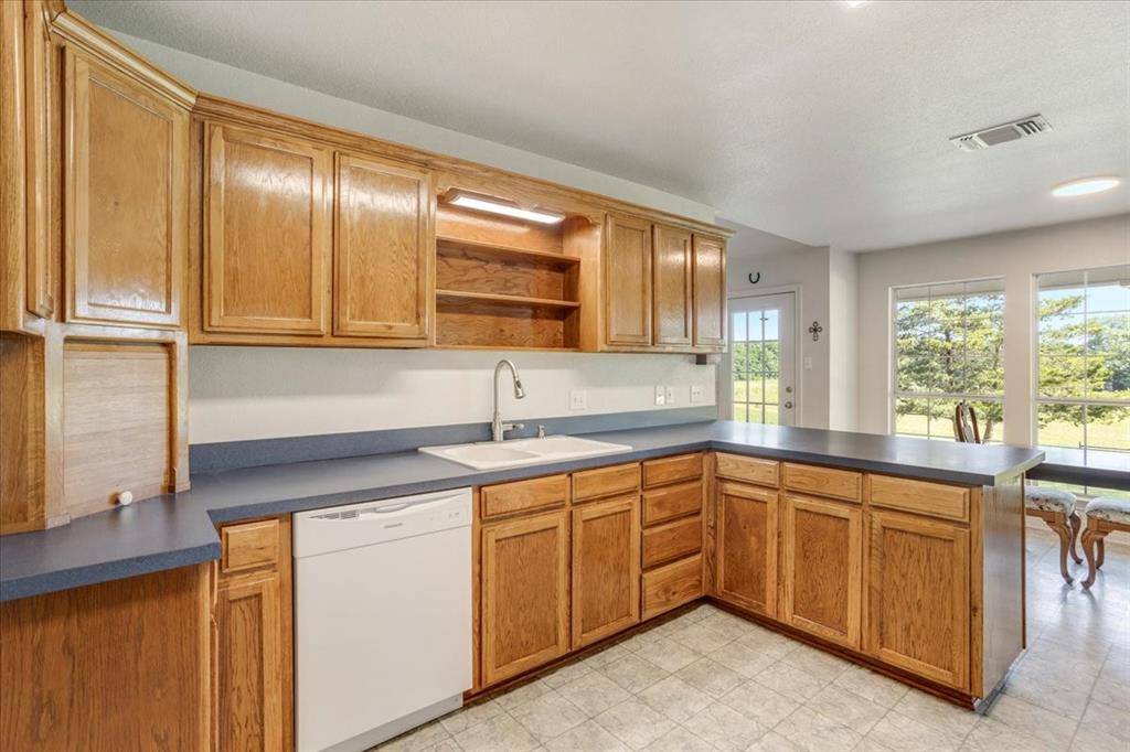 Whitewright, TX 75491,5595 Rose Hill Road