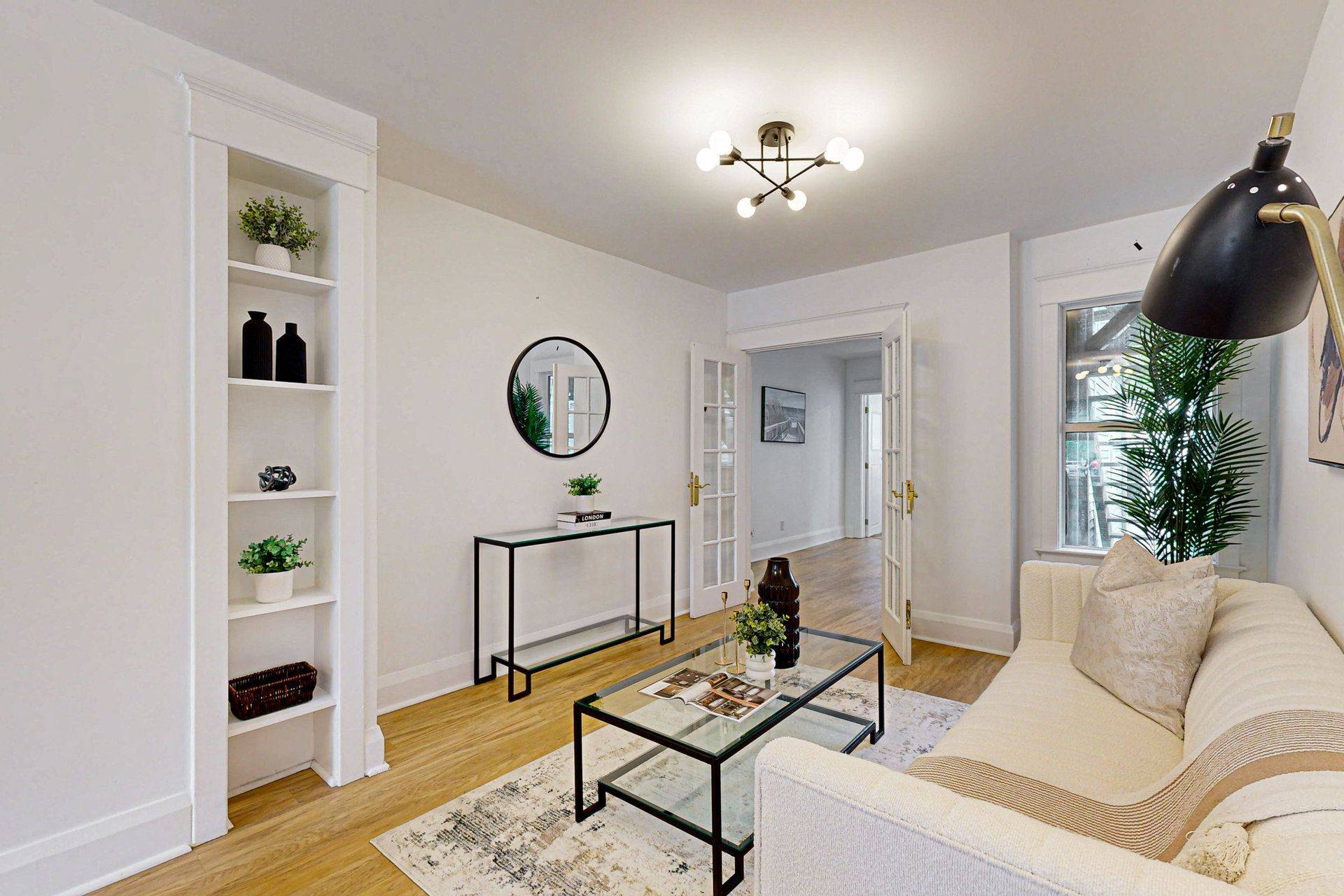 Toronto E03, ON M4C 4C2,1055 Woodbine AVE #1