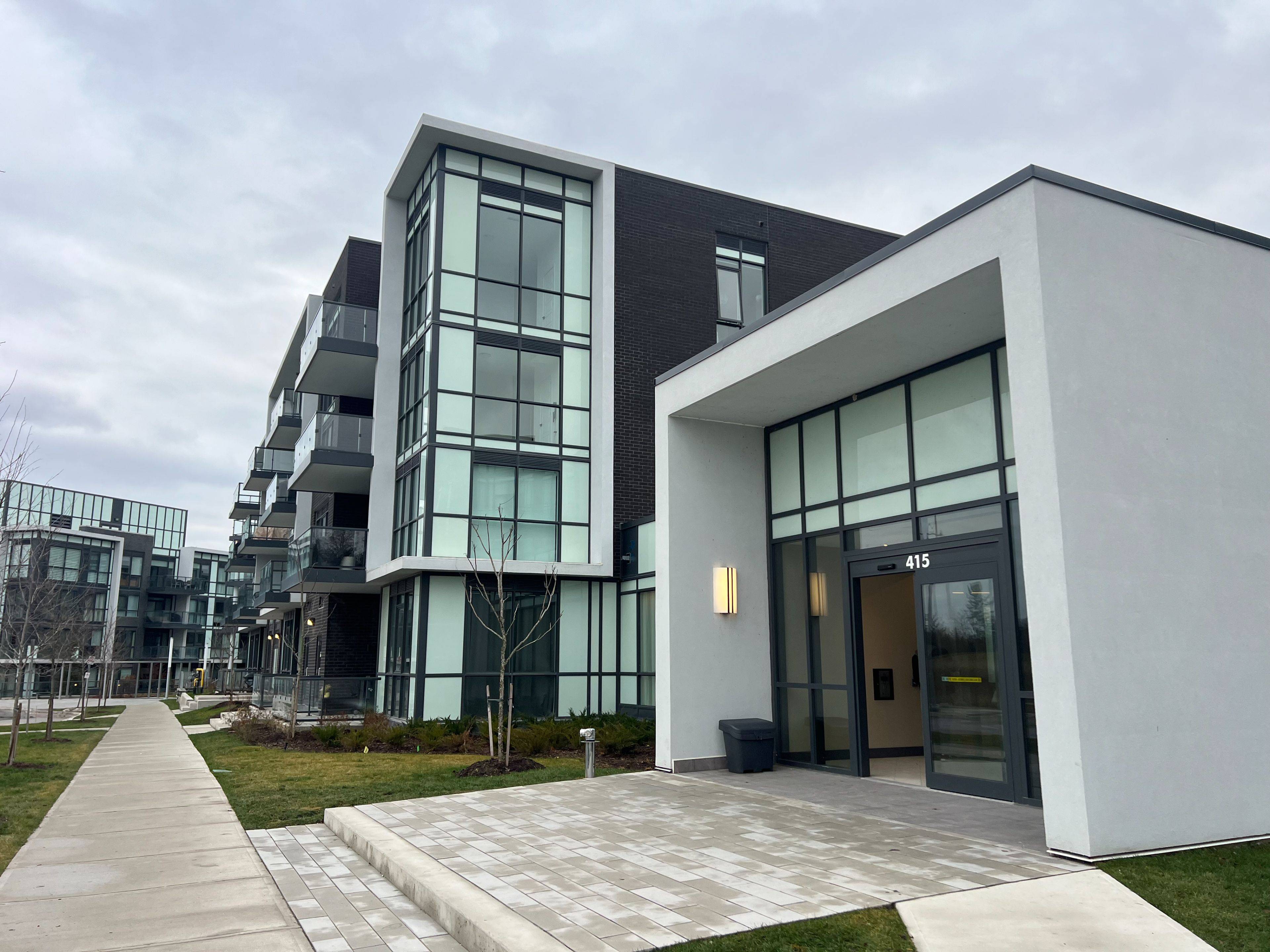 Innisfil, ON L9S 0R5,415 Sea Ray AVE #209