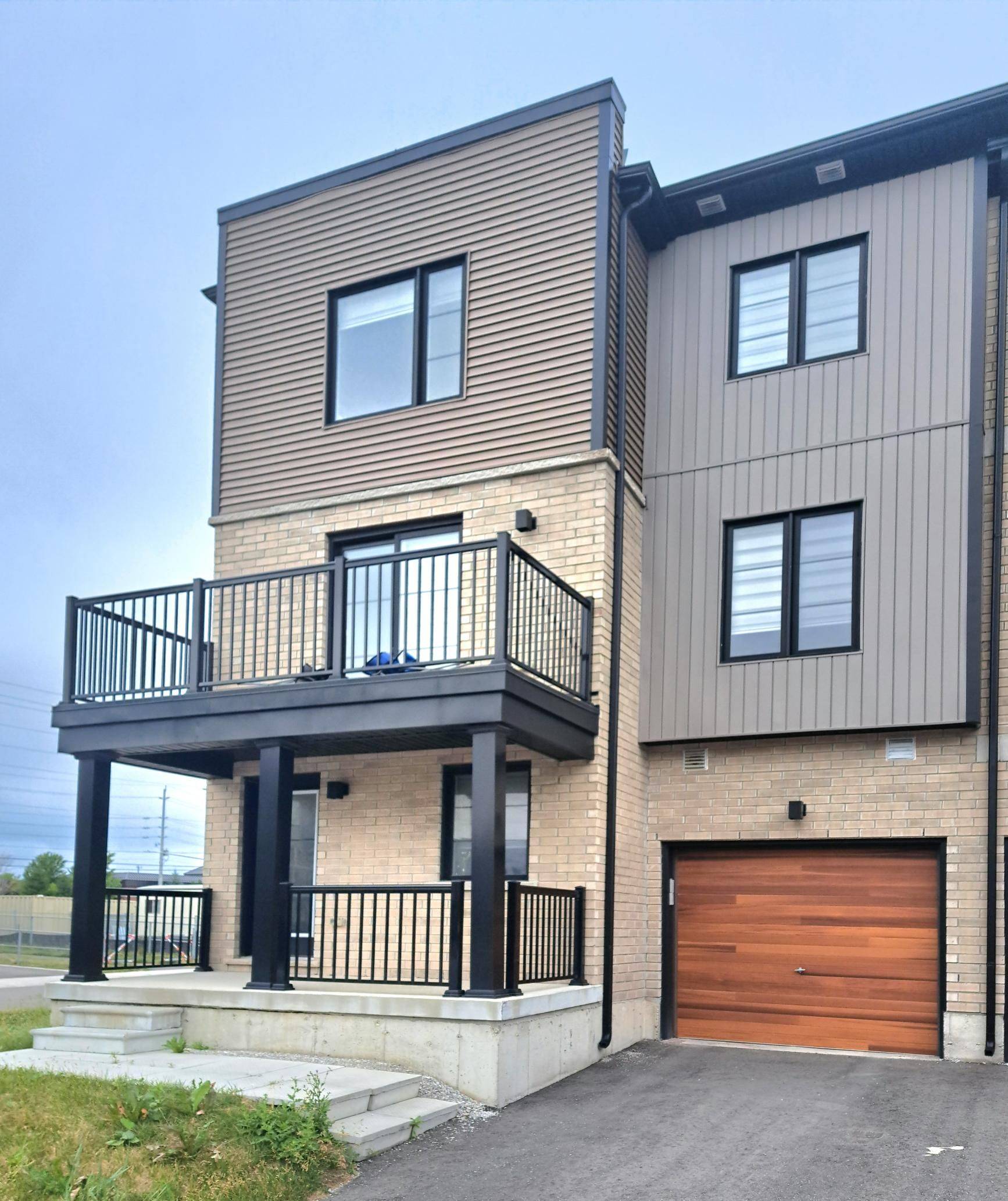 Barrie, ON L9J 0C2,60 Hay LN